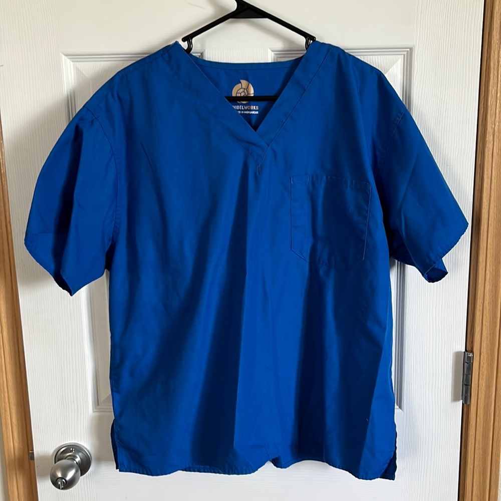 Sanibel Works Scrub top size L
